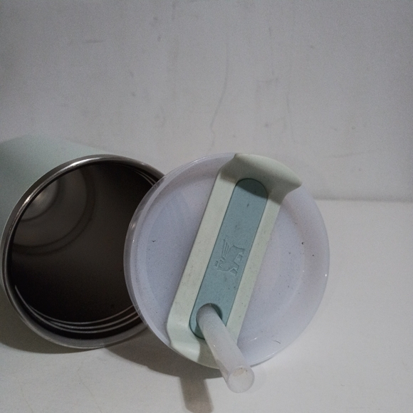 STANLEY The Quencher H2.0 Flowstate™ Tumbler | 30 OZ - Picture 6 of 6